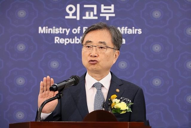 李在明求饶了？美国要的3500亿，真的“搞不定”，韩国外汇储备告急，或导致出现金融危机