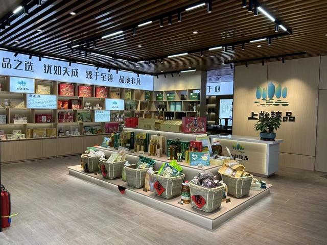 来上犹 , 我“氧”你！漂移车手炫技够燃，美食美景更上头