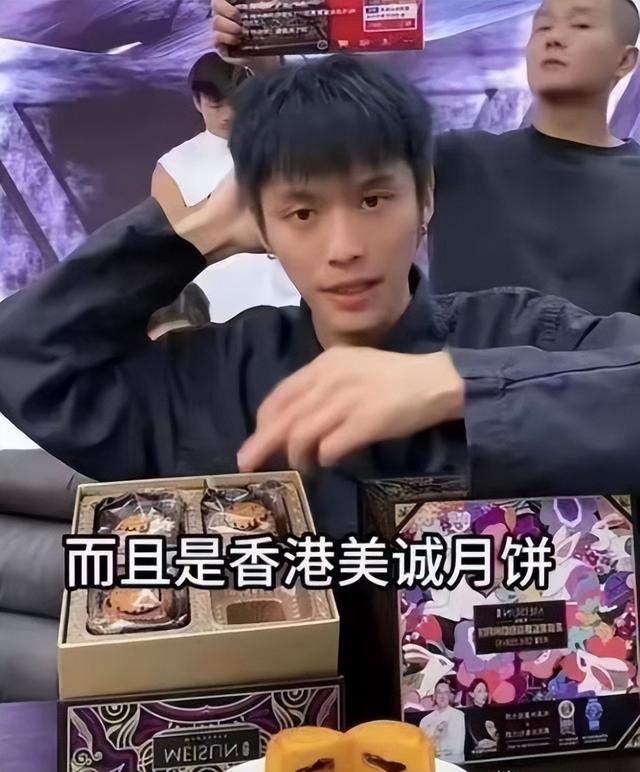 装疯卖傻、丑态百出、利欲熏心，到底是谁捧红了这些跳梁小丑？