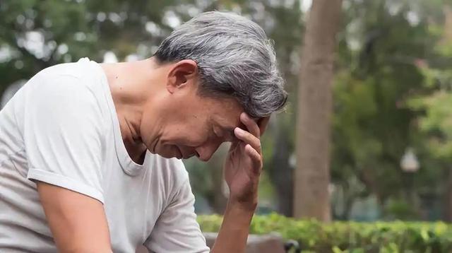 医生发现：男性若长期不喝酒，用不了多长时间，身体或有6个变化