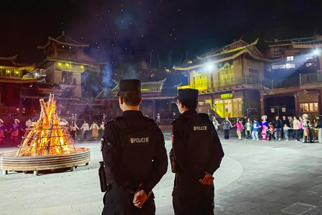 高铁穿云来!有问题,找警察“阿哥”~