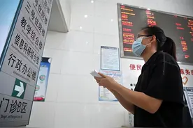 上海首推的陪诊师培训班火爆，行业规范即将出台——“临时家属”陪诊应专业且合规图片