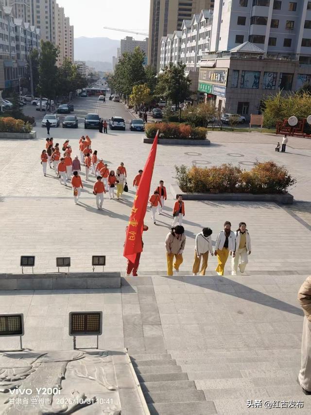 红古区文化体育和旅游局举办“九九重阳”登高活动