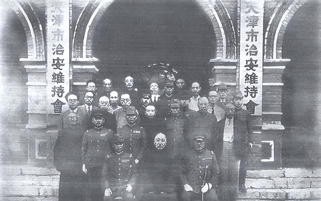 溥仪的贴身侍卫，不仅睡过皇后婉容，还无恶不作，后来被毙于刑场