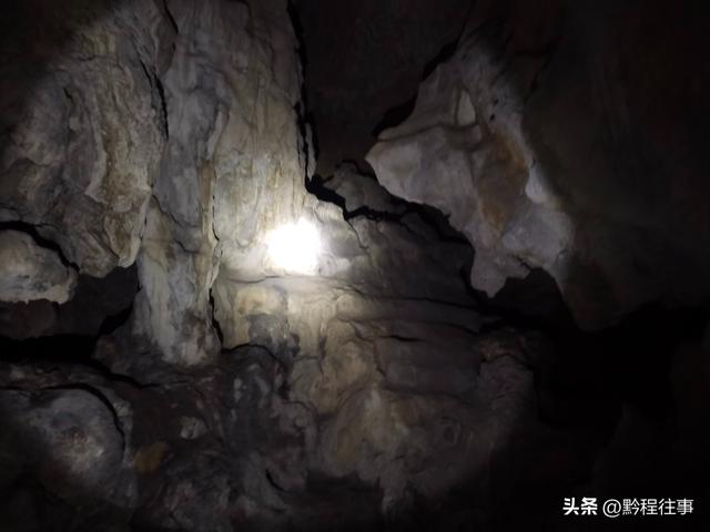 寻找一个最为艰难的躲匪洞，我难到达，土匪也难以到达