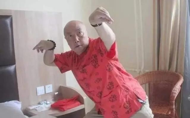 天下武功出少林，这武术动作是他临时编的？网友：竟被骗了几十年
