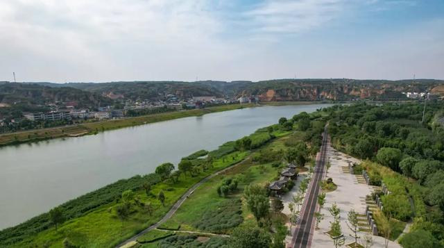 藏不住了！洛河的四重身份