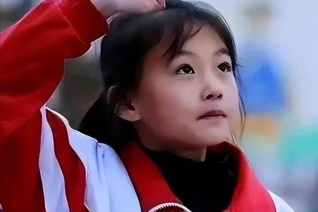 后不后悔？宁夏那个一笑成名拒绝百万签约的小女孩，现在成了这样