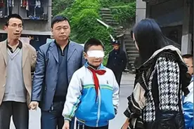小学生扶起老人被索100万，老人发誓“撒谎死全家”，后来怎样了图片