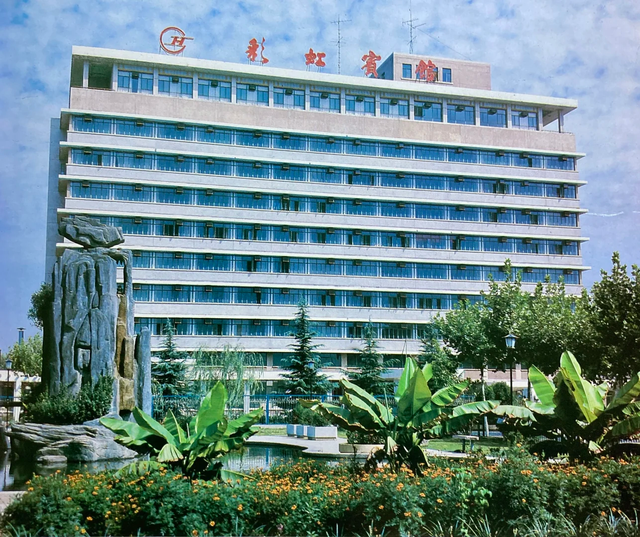 1987年的咸阳，钟楼前的这条街你还记得吗？