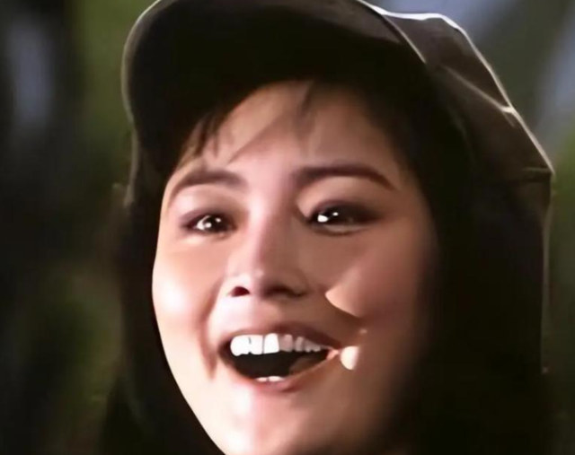 她一嫁演员祝延平，二嫁杜淳老爸杜志国，如今老了与儿子相依为命