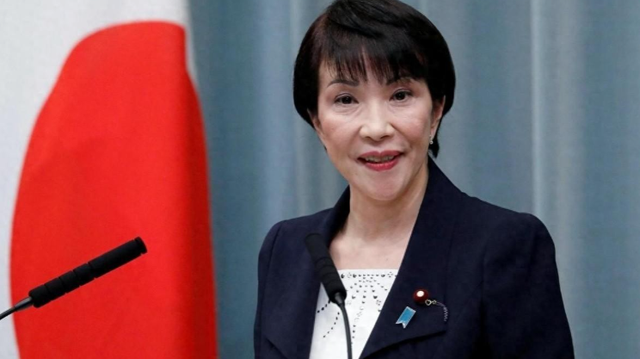 不给就加税！日本新首相刚上任，美国要走5500亿军费，高市两头难