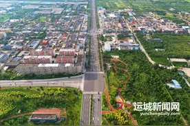 高速公路出入口：一扇打开好运之城的美丽窗口图片