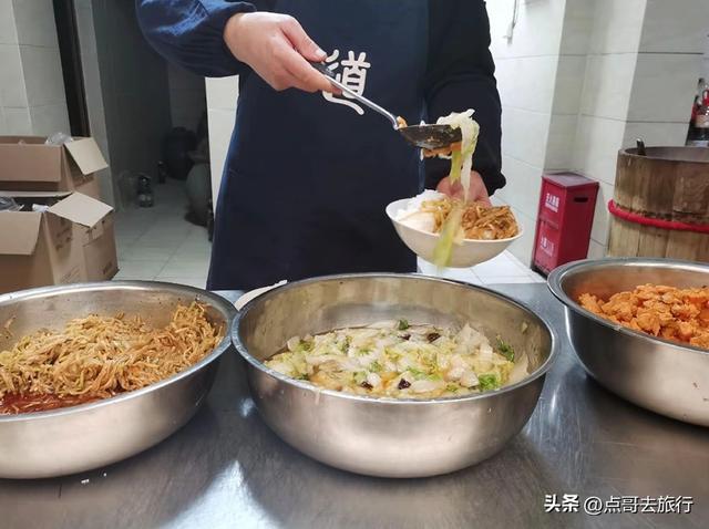 成都闹市中心神秘小庙，“似庙非庙”的烟火气，吃斋饭仅需8元！