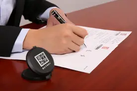 母亲不闻不问，北大研究生立遗嘱财产给母校！还需赡养母亲吗？家事律师这么说 | 看法图片