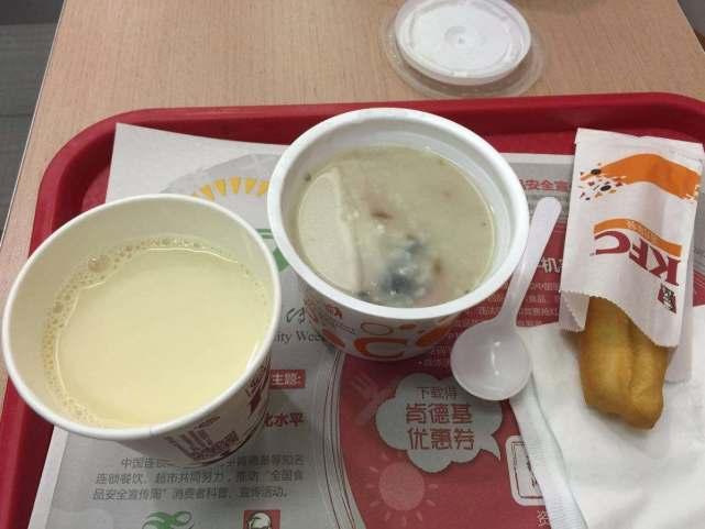 肯德基冰豆浆比热豆浆贵1元(这个看似微小的价格差异,却引发了许多消费者的好奇和讨论) 肯德基冰豆浆比热豆浆贵1元(这个看似微小的价格差异,却引发了许多消费者的好奇和讨论)