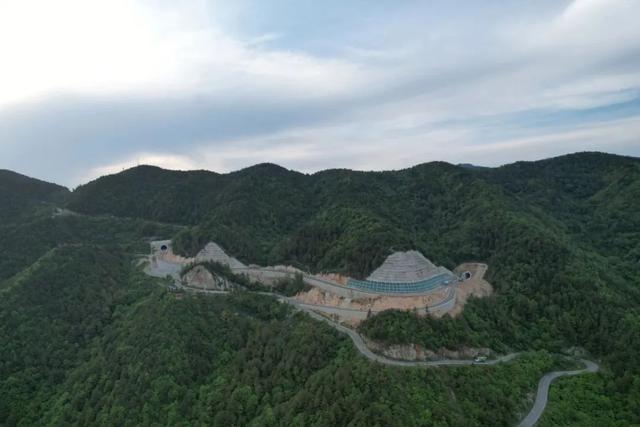 “天曌山”露天食堂，夏夜浪漫，无需在城！#清凉广元#