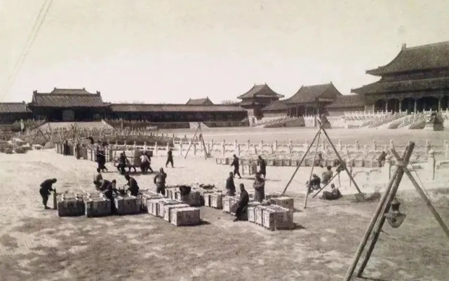 蒋介石败退台湾，因飞机超重丢下10块“石头”，竟是中华第一古物