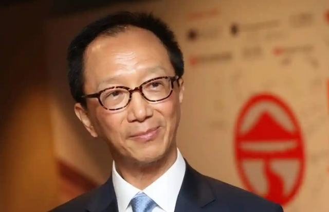 伏明霞24岁嫁50岁百亿富翁，如今丈夫七旬、儿子才21：她后悔不？
