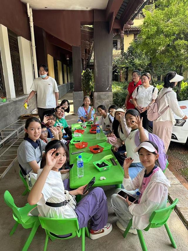中老铁路青少年研学交流活动在昆开营：让民族团结在铁轨上延伸