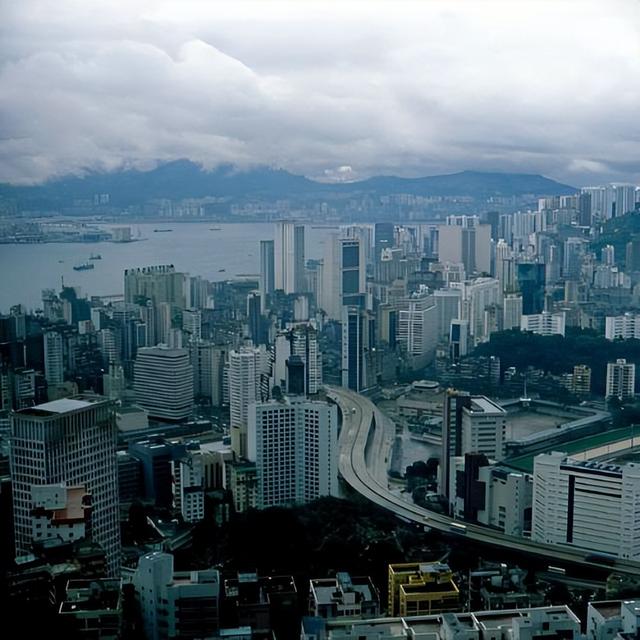 身价过百亿，坐拥北京一条街，出门私人飞机，京圈内的富婆都有谁