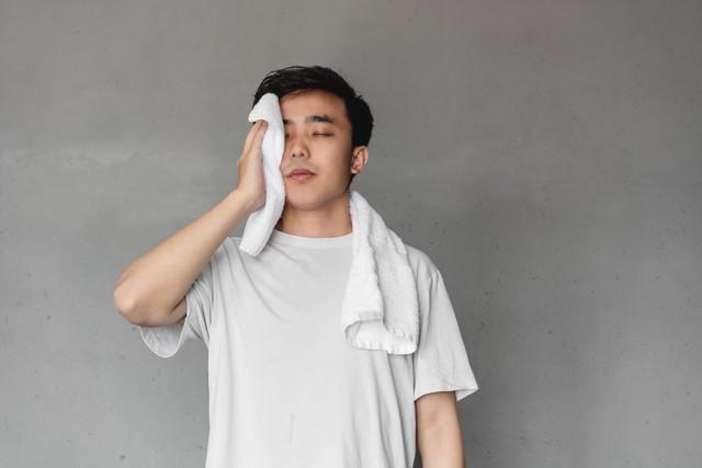 睡觉时身体出汗，是温度太高？不一定，还有3个原因，别轻易忽视