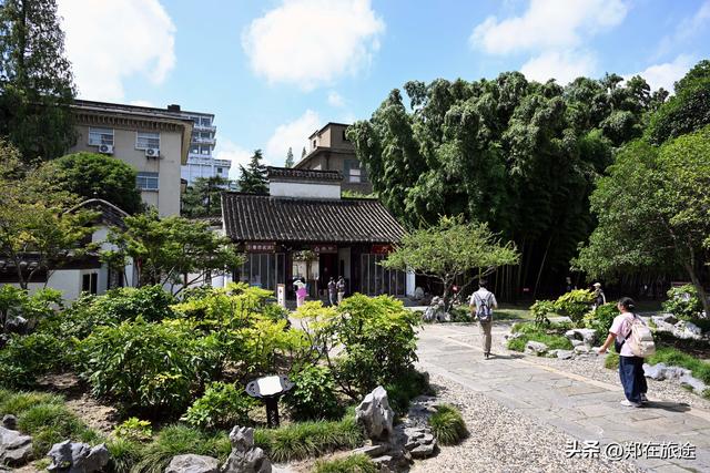 融合了江南园林精致细腻与北方园林宏大气魄的何园，别有一番韵味