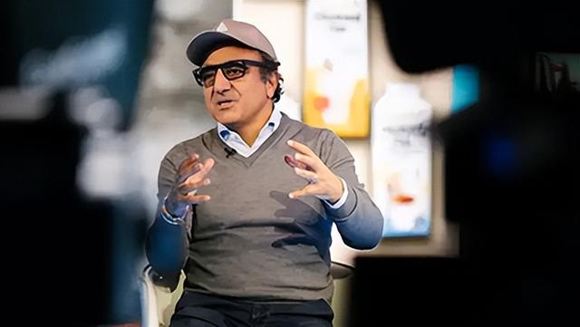 70万贷款起家，20年不靠融资，他把一杯酸奶卖到1422亿