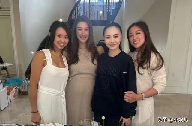 王菲也没想到，自己宝贝11年的男友谢霆锋，居然是个“扶妹魔”
