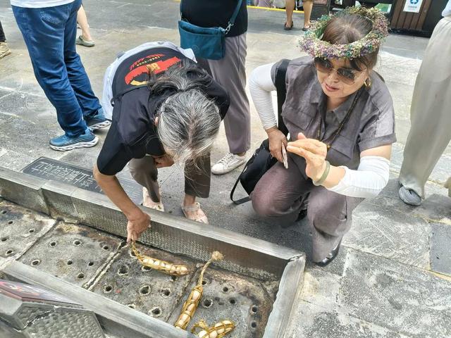 全国知青游览腾冲热海大滚锅景区