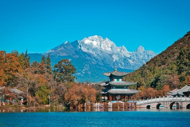 云南秋景疯玩指南！红叶、银杏，3条民族风路线承包你的绝美秋景