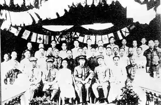 蒋介石为何不敢动周恩来？日记揭秘：动他，整个嫡系都得反！