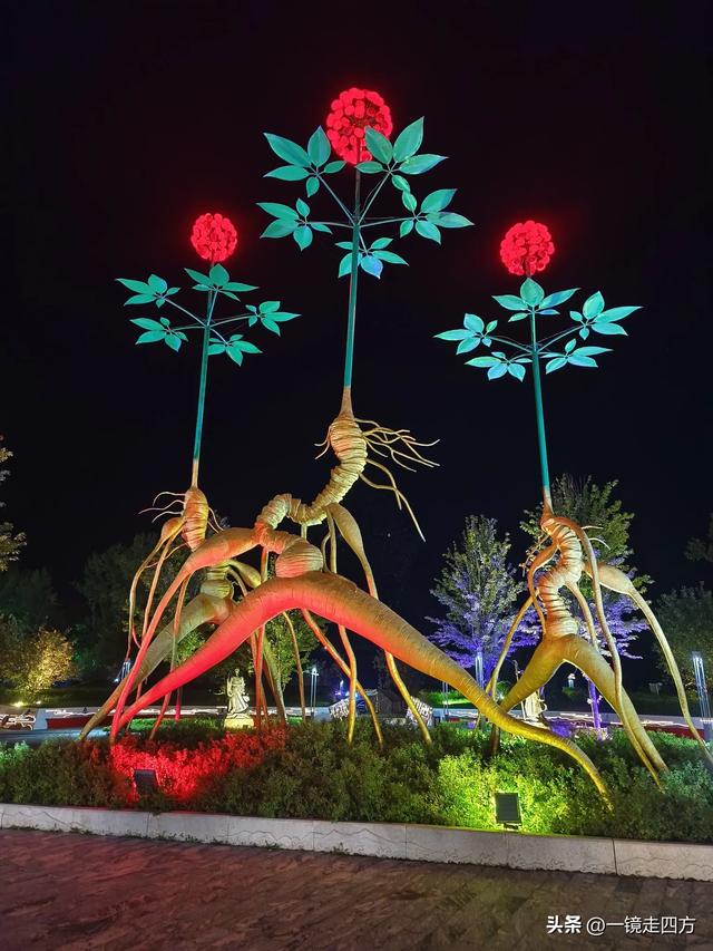 入夜，通化2021年打造的佟佳江旅游度假区灯光亮起，如梦似幻