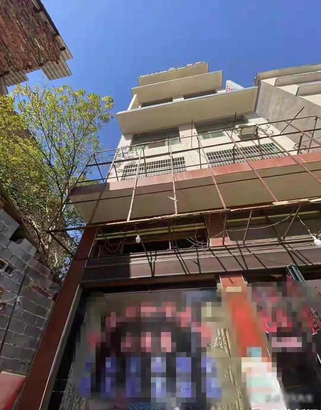 情侣婚前坠亡新进展：警方通报，女方未怀孕，男方要女方赔157万