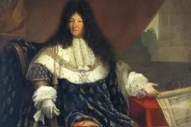 路易十四：爱穿丝袜高跟鞋，77年只洗过7次澡，香水盖不住臭味！图片