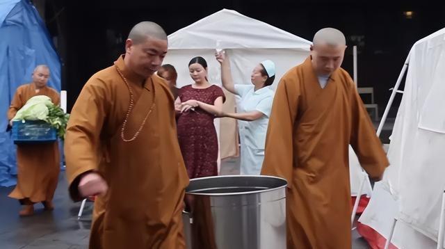少林以慈悲为怀？释永信被抓不足半月，一场大雨少林再次让人失望