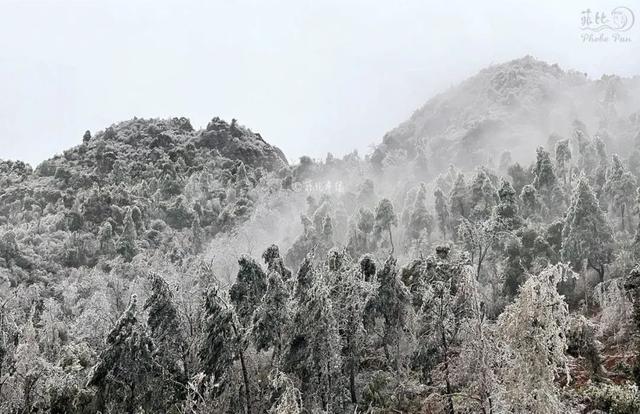 美如仙境！韶关这个地方迎来今年首场冰挂雾凇景观，秋冬来旅行，赏雪泡泉看红枫为你安排好了
