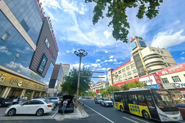 额尔敦路丨因为一条路 爱上一座城