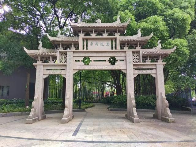 上海市中心又一公园拆除围墙！24小时开放！内藏明城墙和宝藏机位！怎么还有个“灶披间”？