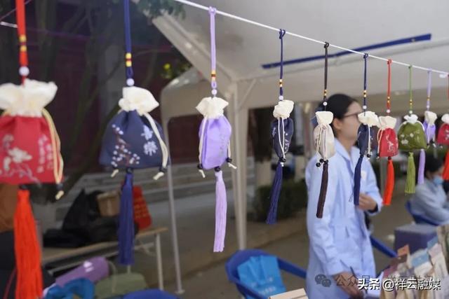 网络中国节·元宵 | 老街焕新彩，元宵续年味：钟鼓楼文化集市活动正酣