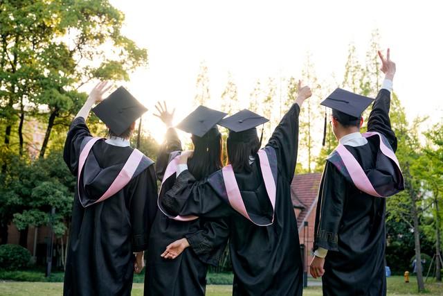 大学报了汉语言文学，这个专业就业难不难？这是很好就业的专业！
