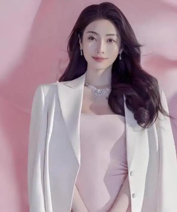 “买英国精子生3娃”的山东女人	，8年后现状曝光！如今她后悔不？