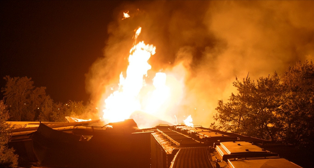 局势升级，美天然气管道爆炸，美军基地被“全面接管”	，白宫失声