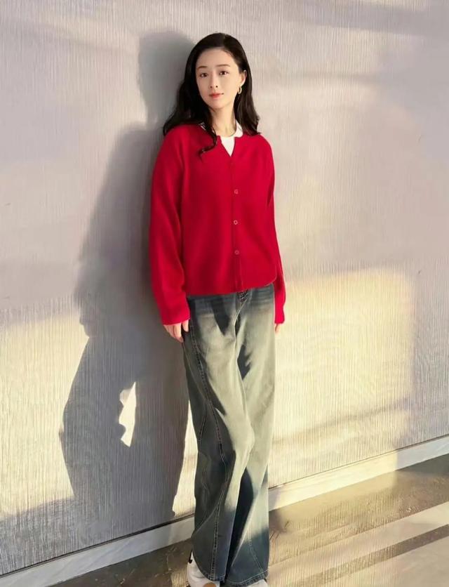 蒋欣的瘦身效果也太惊人了！肉眼可见瘦了超多，身形紧致又利落！