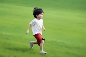 疯跑好动的孩子，往往是大脑缺这一项刺激图片