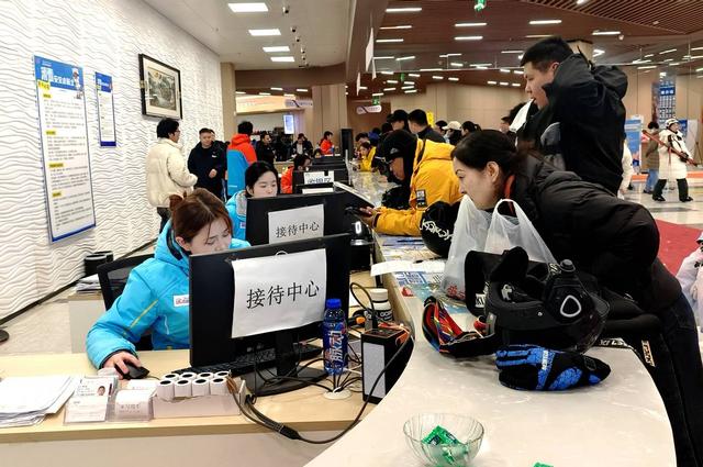 “网络大V”打卡乌鲁木齐冰雪之旅：踏雪、欢歌、共舞