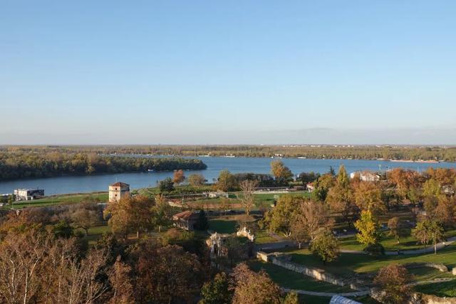 塞尔维亚，一座被轰炸过78天的城市的新生，贝尔格莱德一日游记