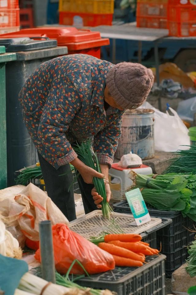 喝井水，烤豆腐，云南这座活着的千年古城，和杭州同名