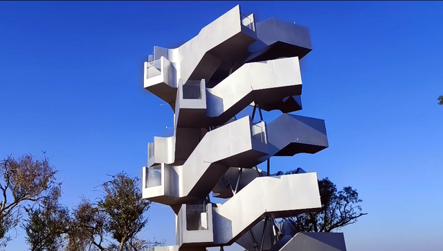 沉湖之约 建筑融自然绘青绿 群鸟齐飞撼心魂 农家烟火暖归途