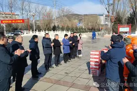 中阳：孙燕飞等县领导看望慰问一线工作者图片